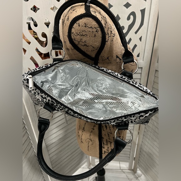 Primeware Animal Print Insulated Wine Clutch with Corkscrew - Picture 5 of 6